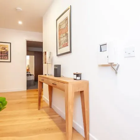 Pass The Keys Granary Wharf Deluxe - Balcony And Rooftop Garden Apartment *