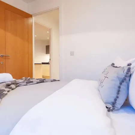 Pass The Keys Granary Wharf Deluxe - Balcony And Rooftop Garden * Leeds (West Yorkshire)