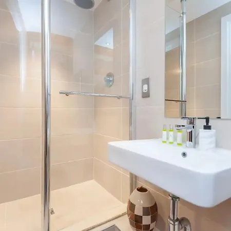 Pass The Keys Granary Wharf Deluxe - Balcony And Rooftop Garden Apartment