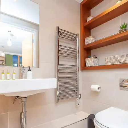 Pass The Keys Granary Wharf Deluxe - Balcony And Rooftop Garden *