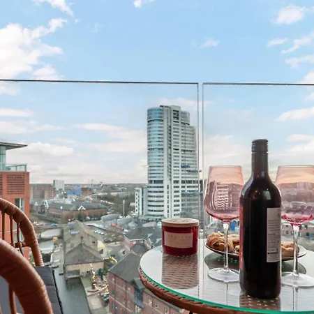 Pass The Keys Granary Wharf Deluxe - Balcony And Rooftop Garden * Leeds (West Yorkshire)