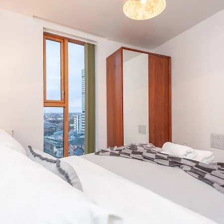 Pass The Keys Granary Wharf Deluxe - Balcony And Rooftop Garden Apartment