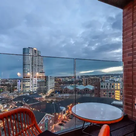 Pass The Keys Granary Wharf Deluxe - Balcony And Rooftop Garden * Leeds (West Yorkshire)