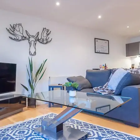 Pass The Keys Granary Wharf Deluxe - Balcony And Rooftop Garden Apartment